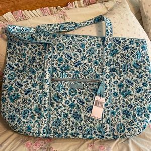 Vera Bradley carried away, tote in cloud vine